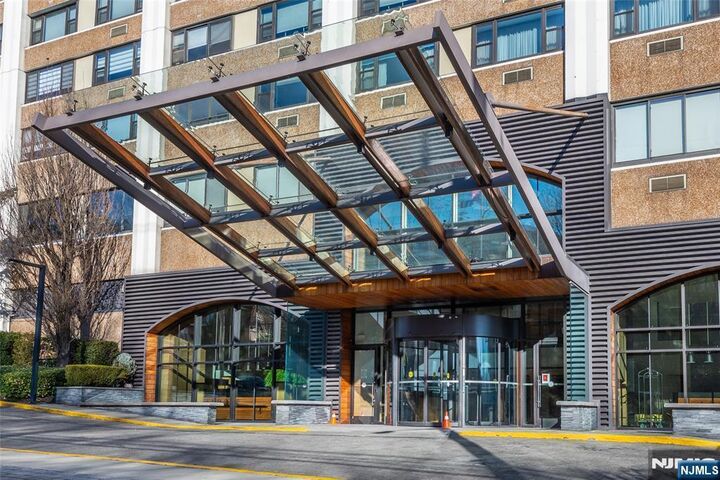 Property Photo:  250 Gorge Road 18K  NJ 07010 