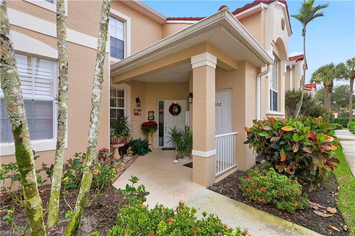 Property Photo:  2910 Cypress Trace Cir 102  FL 34119 