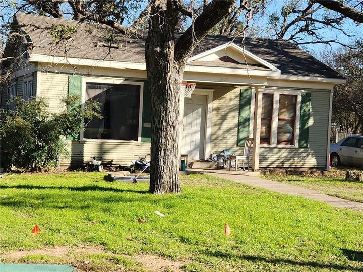 Property Photo:  1402 NW 3rd Avenue  TX 76067 