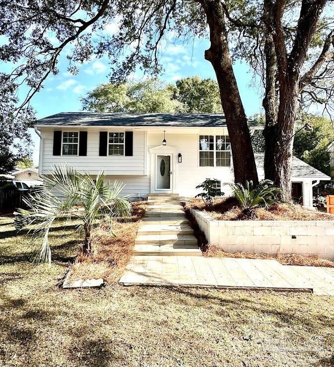 Property Photo:  5406 Tomlinson Rd  FL 32526 