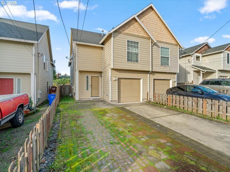 Property Photo:  2769 SE 85th Ave  OR 97266 
