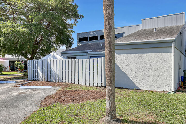 Property Photo:  241 NW 15th Street  FL 33432 