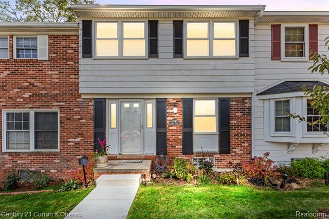 Property Photo: 42645 Savoy Court MI 48167