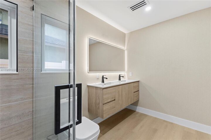 Property Photo:  16859 Crestview Ln 16859  FL 33326 