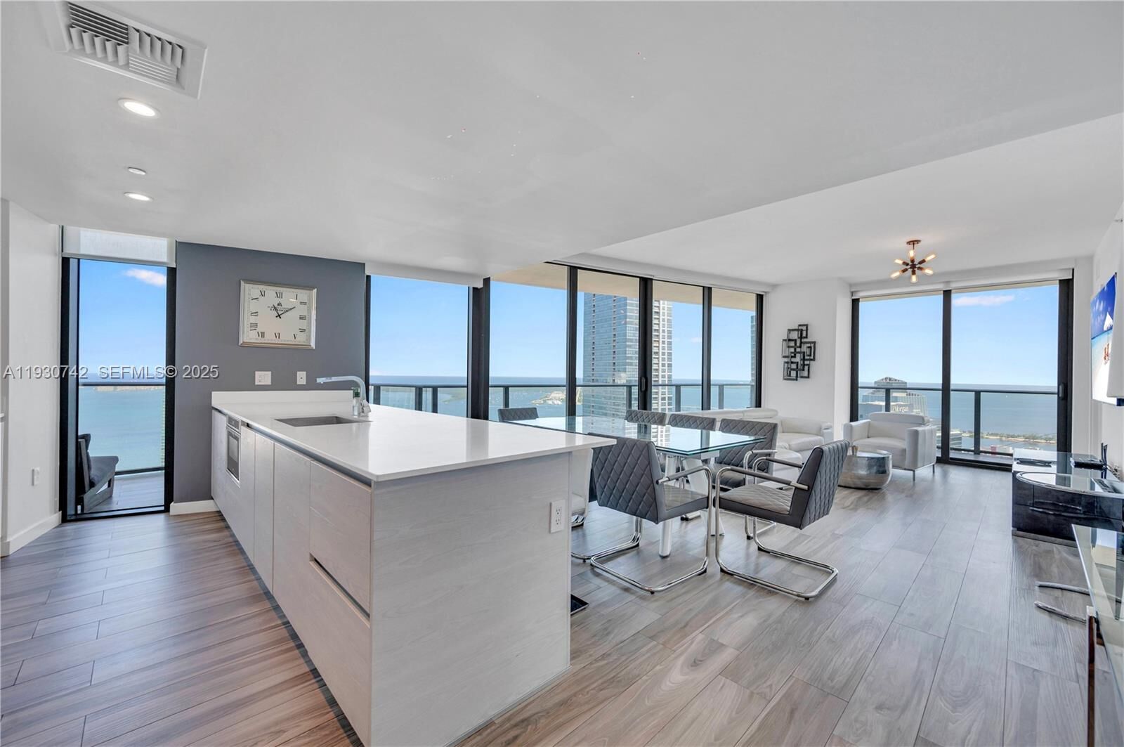 Property Photo:  1300 S Miami Ave 4805  FL 33130 