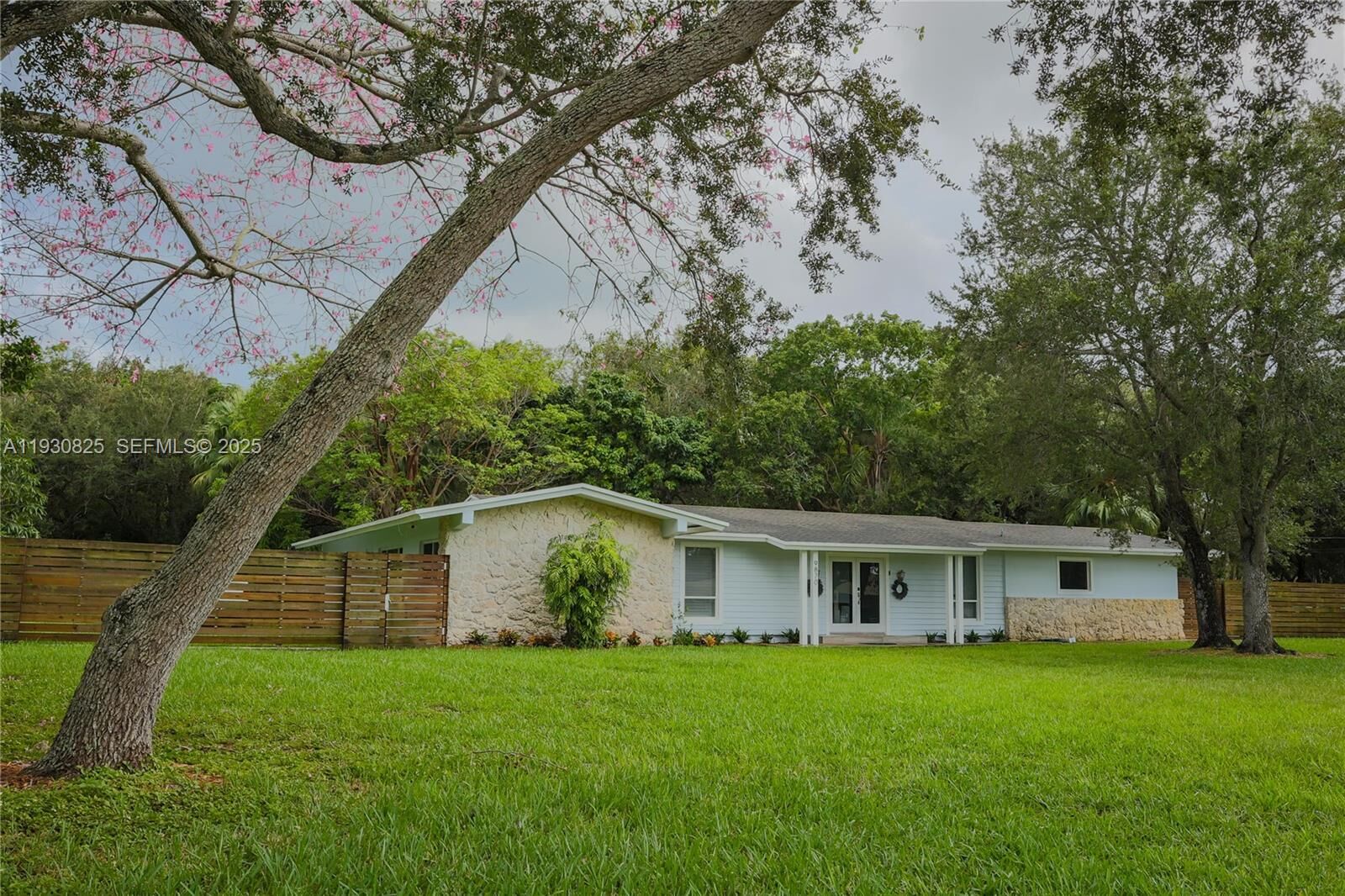 Property Photo: 9870 SW 96th St FL 33176