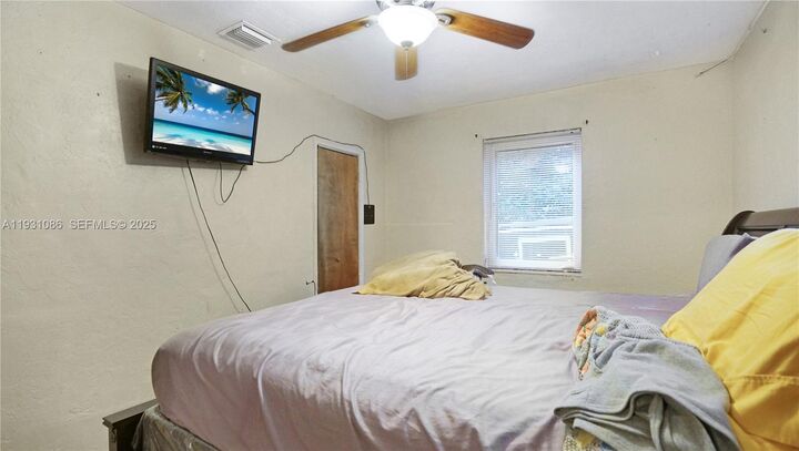 Property Photo: 2615 NW 114th St FL 33167