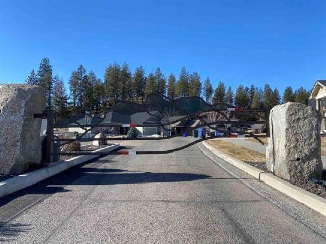 Property Photo: 30 E Center Ln WA 99208