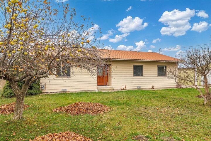 Property Photo: 2265 B Sand Canyon Rd WA 99109