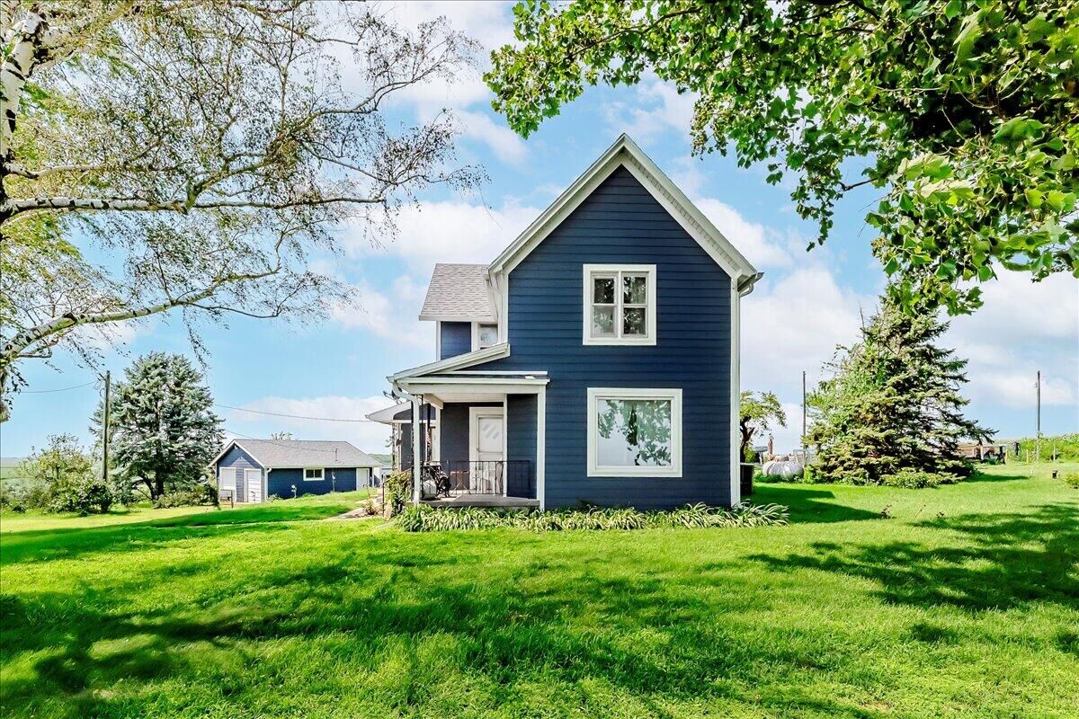 Property Photo: 1361 290th Avenue IA 51652