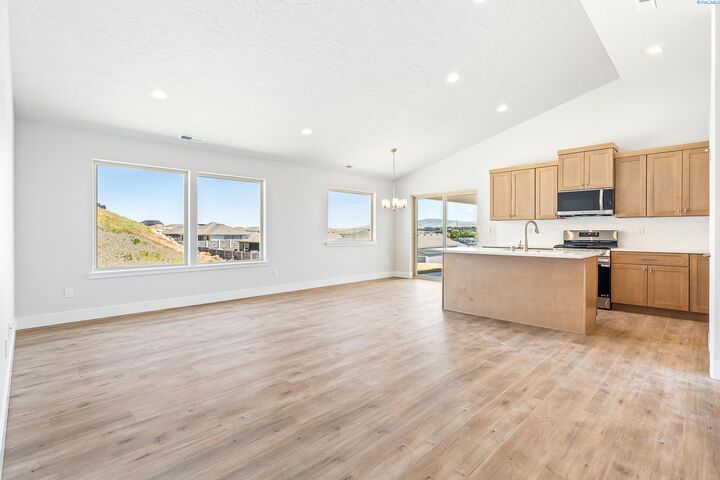 Property Photo: 2903 S Osborne St WA 99338