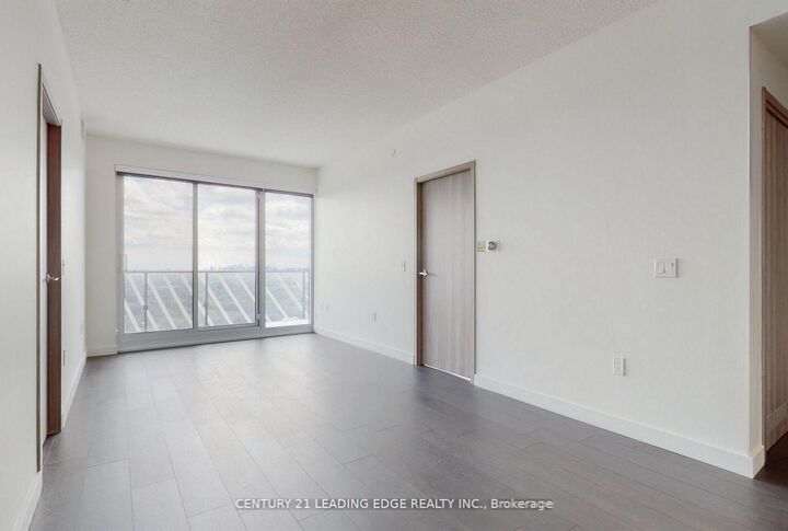 Property Photo:  95 McMahon Drive 2802  ON M2K 0H2 