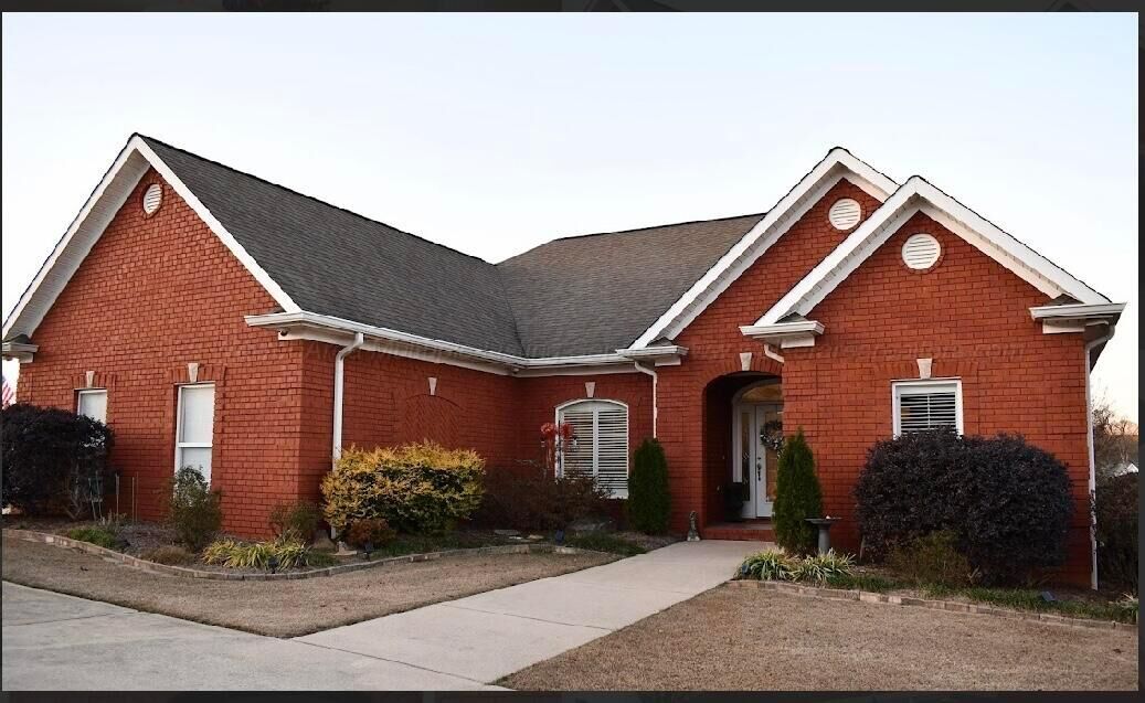 Property Photo: 2387 Creekside Ln AL 35503