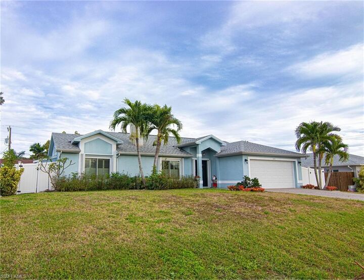 Property Photo:  723 SE 9th Ave  FL 33990 