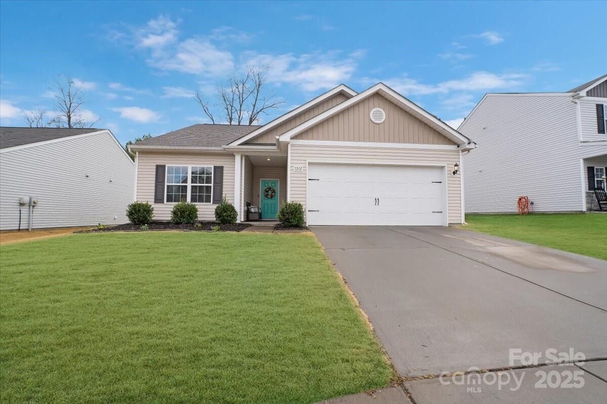 Property Photo:  7332 Amberly Hills Road  NC 28215 