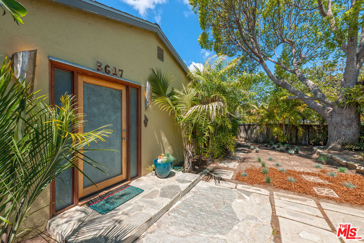 Property Photo:  3617 Maplewood Ave  CA 90066 