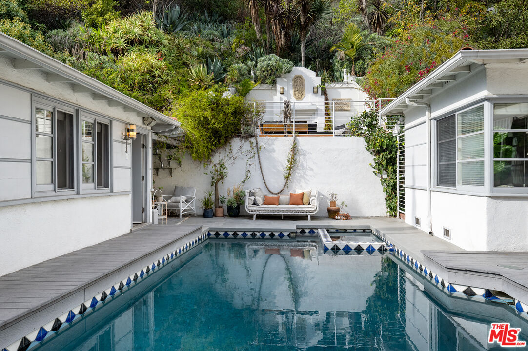 Property Photo: 2331 Outpost Dr CA 90068