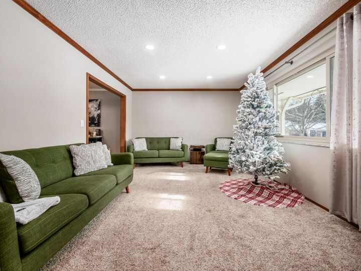 Property Photo:  2056 Fincastle Court  OH 43235 