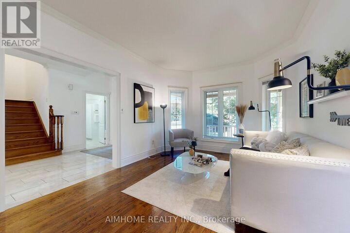 Property Photo: 812 Foxcroft Boulevard ON L3X 1M8