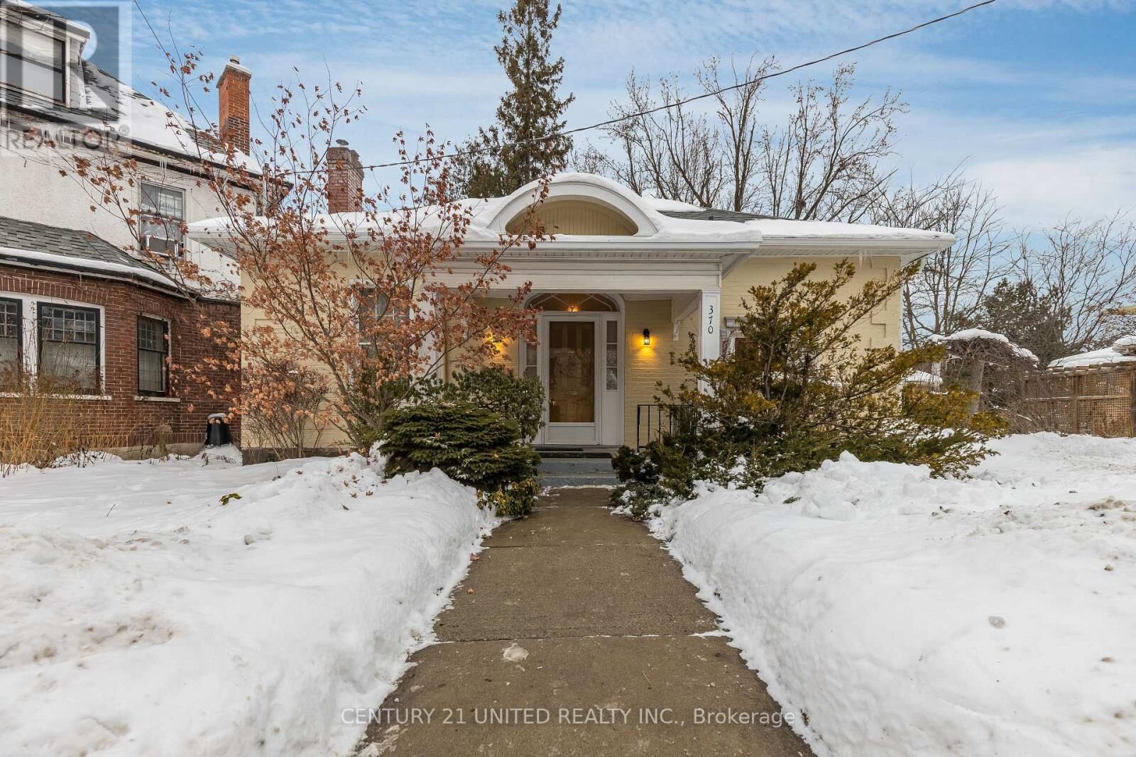 Property Photo:  370 Hunter Street West  ON K9H 2M5 