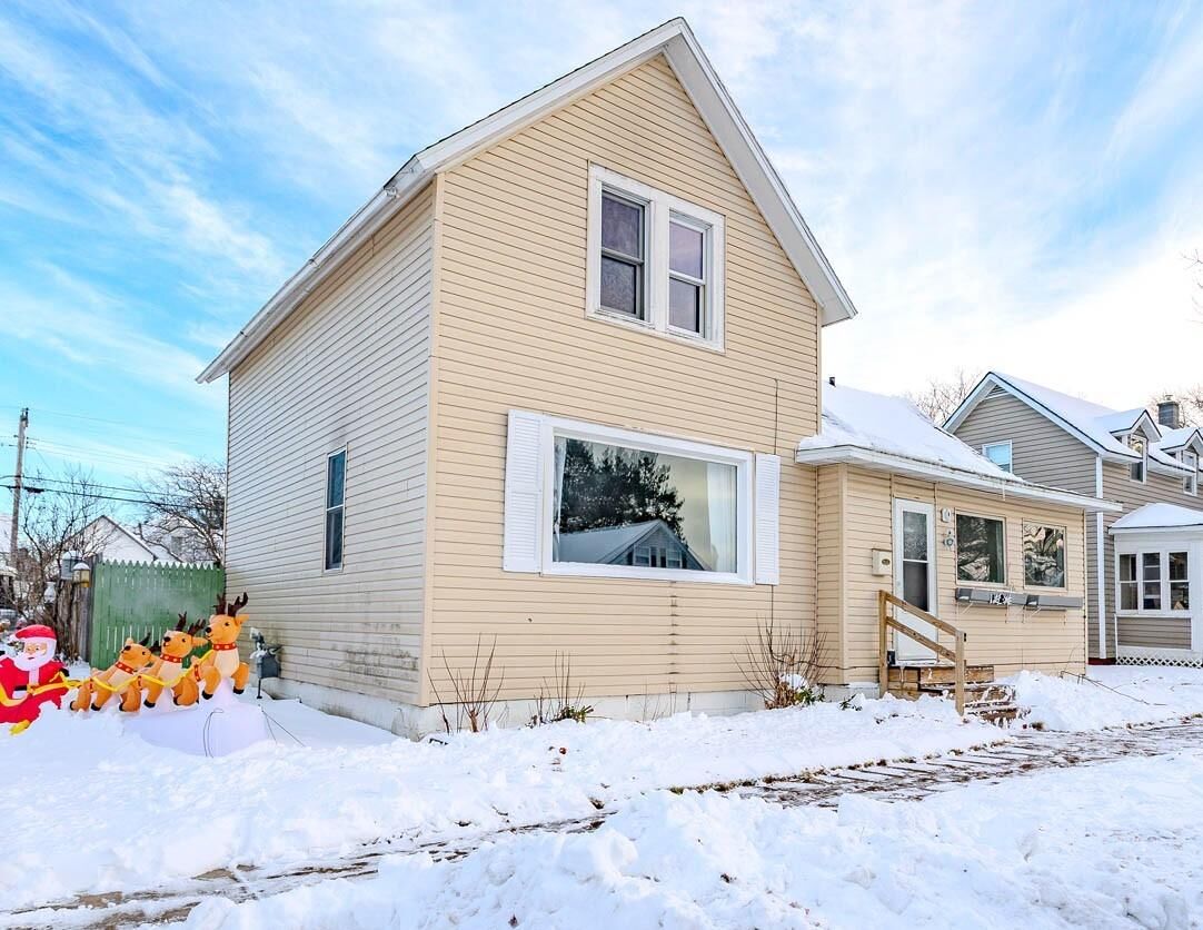 Property Photo:  617 Cottage St  WI 54452 