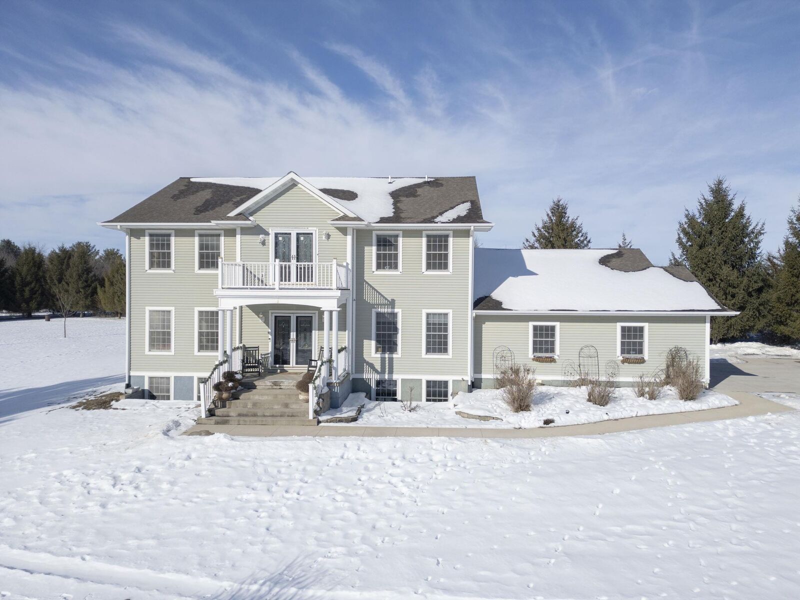 Property Photo: 2426 Grand Avenue IA 50677