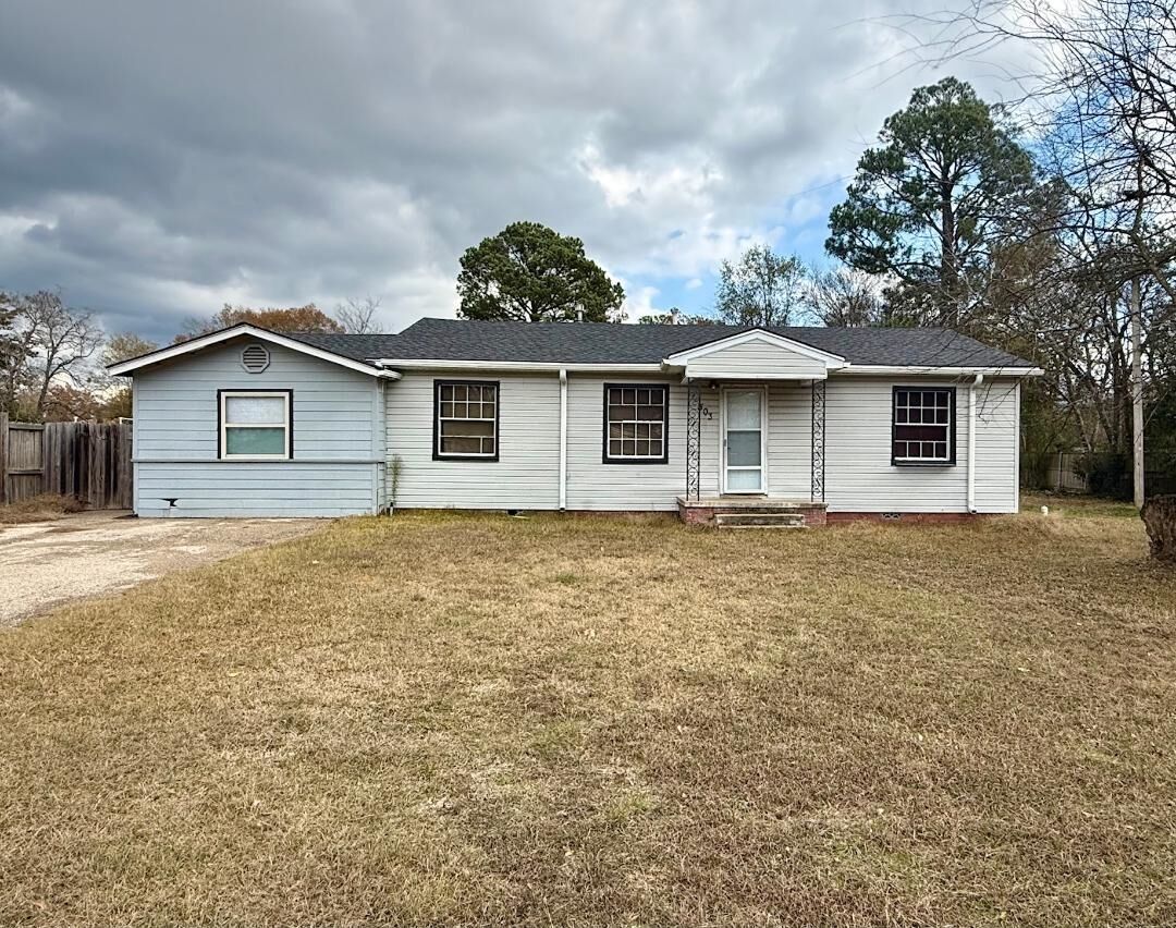 Property Photo: 503 S Oak Street TX 75650
