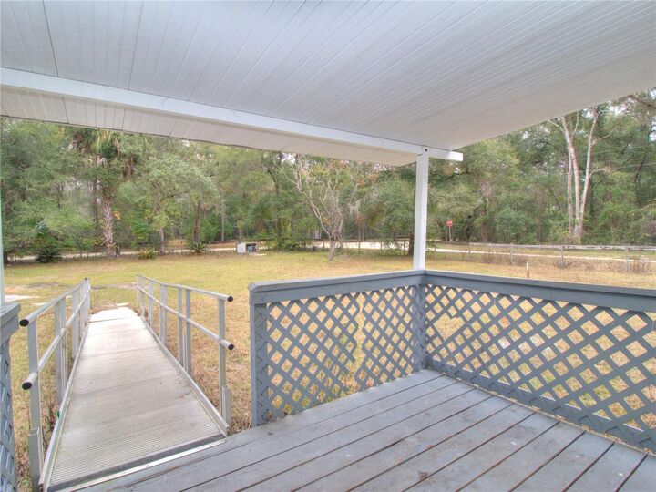 Property Photo:  4460 NE 140th Place  FL 32617 