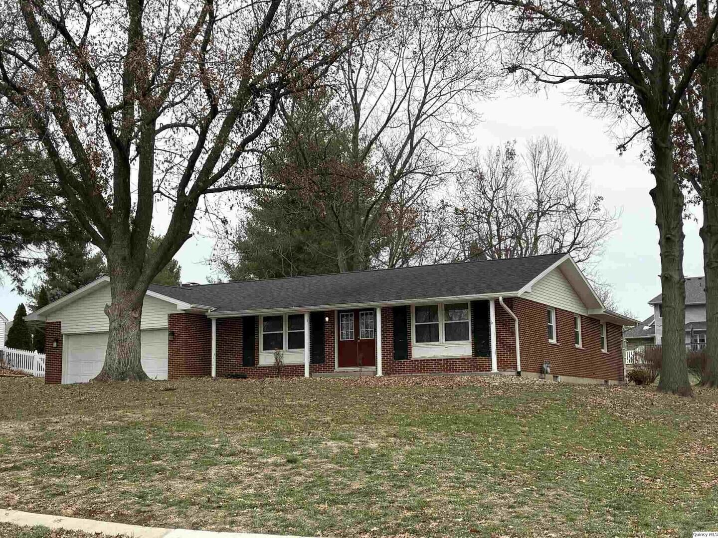 Property Photo:  2111 Curved Creek Court  IL 62301 