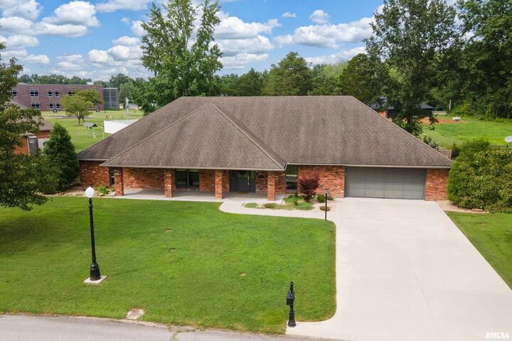 Property Photo: 1605 S Eugene Lane IL 62959