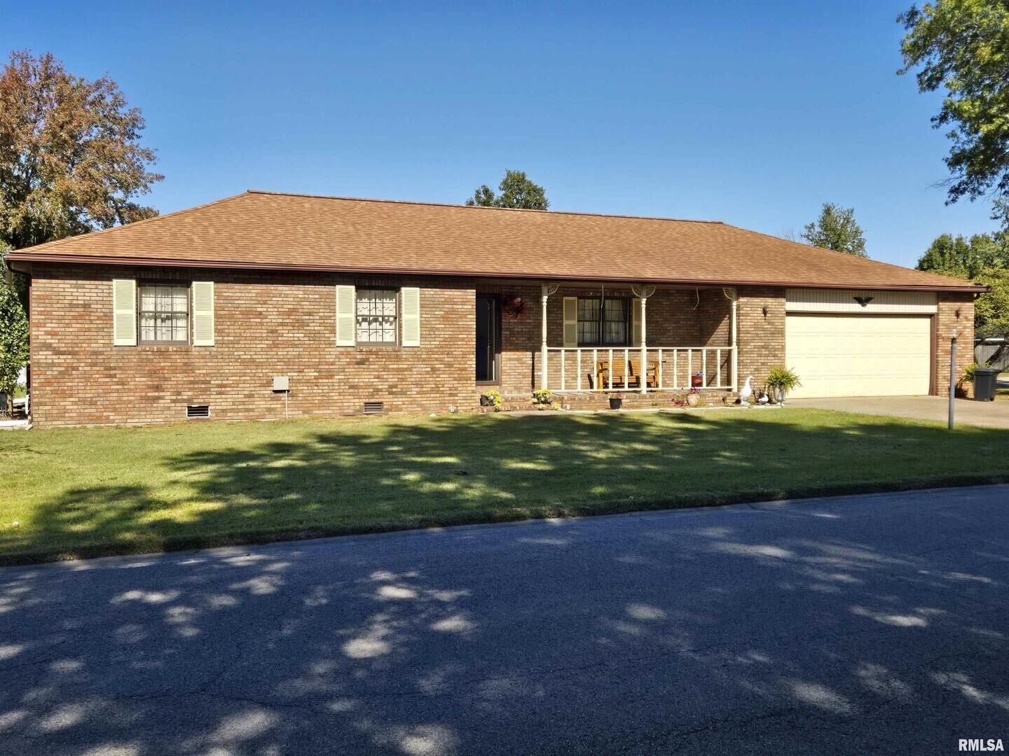 Property Photo: 1708 Remington Court IL 62959