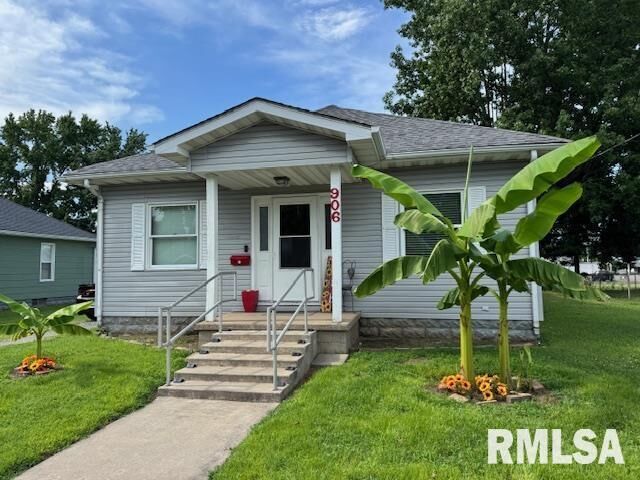 Property Photo: 906 E Carter Street IL 62959