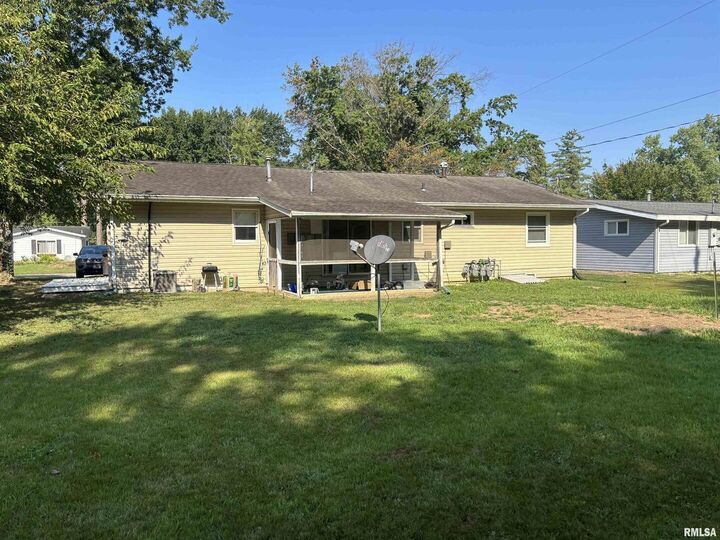 Property Photo: 205 S Emerald Ln Lane IL 62901