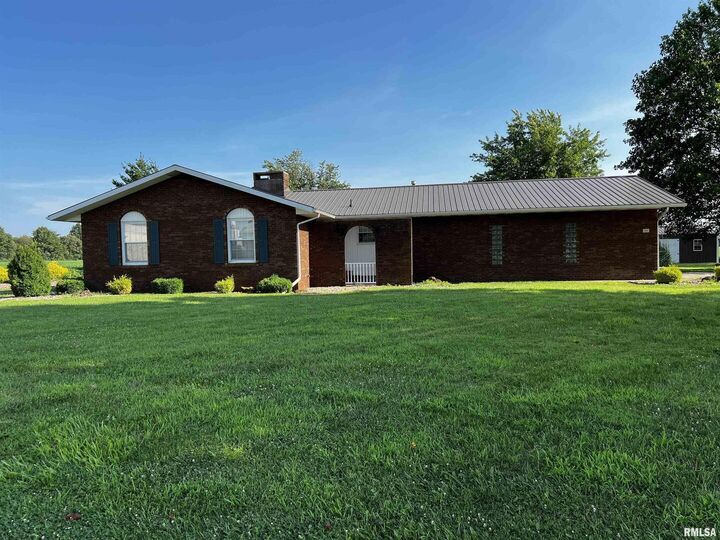 Property Photo:  210 W 5th Street  IL 62880 