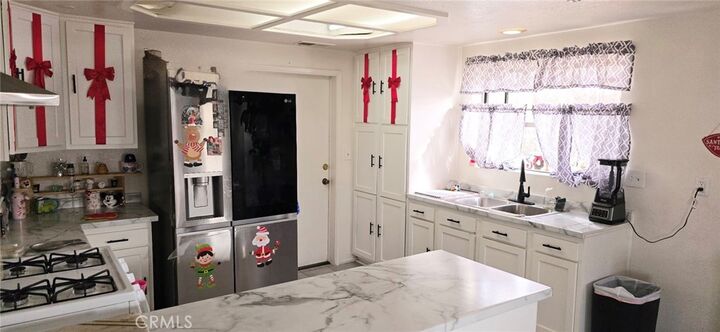 Property Photo:  15481 Eto Camino  CA 92394 