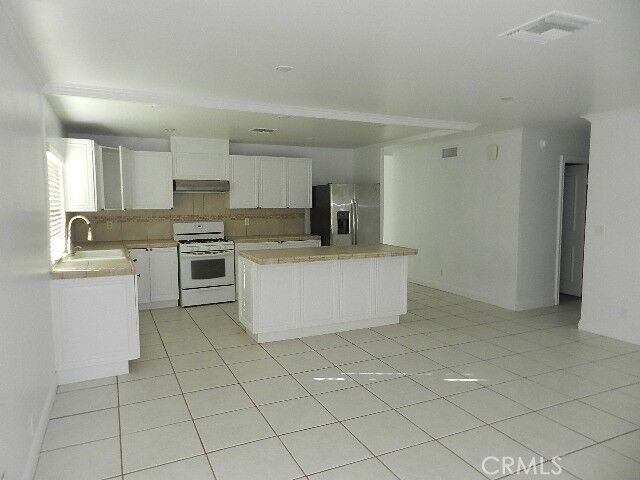 Property Photo: 44916 Denmore CA 93535