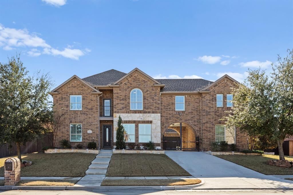 Property Photo:  616 Silver Chase Drive  TX 76248 