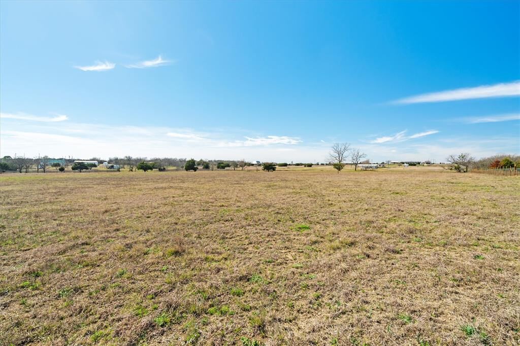 Property Photo:  1625 County Road 1224  TX 76033 