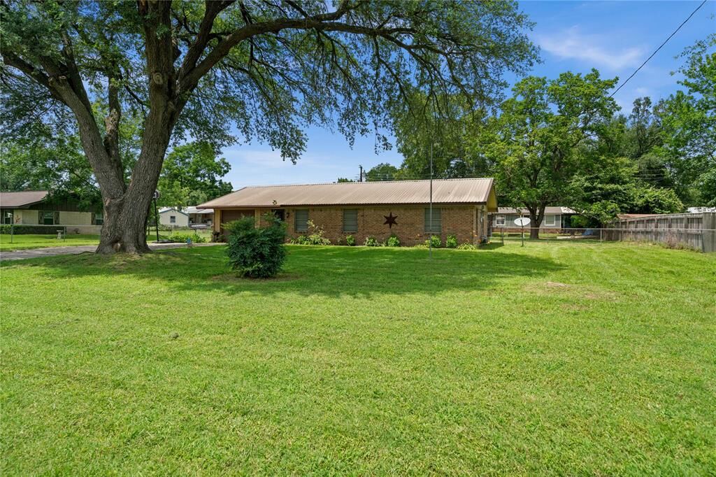 Property Photo: 6753 Murphy Street TX 75778