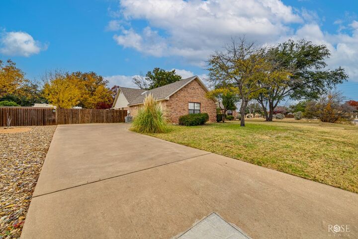 Property Photo:  5305 Bentwood Dr  TX 76904 