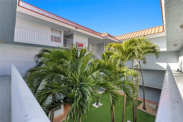 Property Photo:  455 S Pine Island Rd 307C  FL 33324 