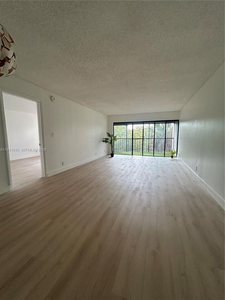 Property Photo:  240 Lakeview Dr 307  FL 33326 