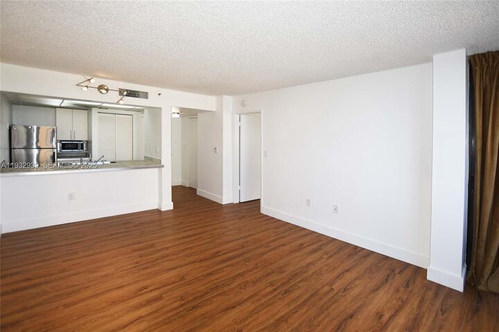 Property Photo:  540 Brickell Key Dr 826  FL 33131 