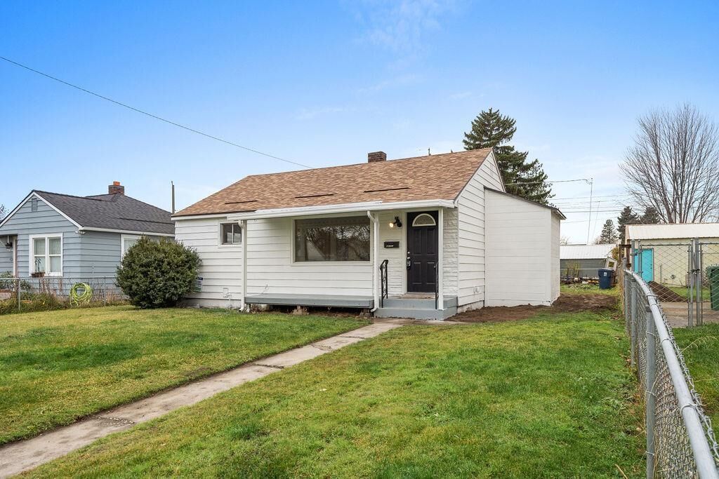 Property Photo: 5203 N Cannon St WA 99205