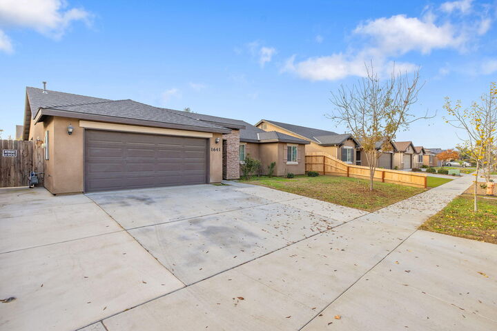 Property Photo: 1641 N Virmargo Street CA 93292