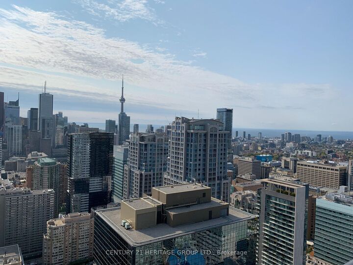 Property Photo:  15 Grenville Street 4802  ON M4Y 0B9 