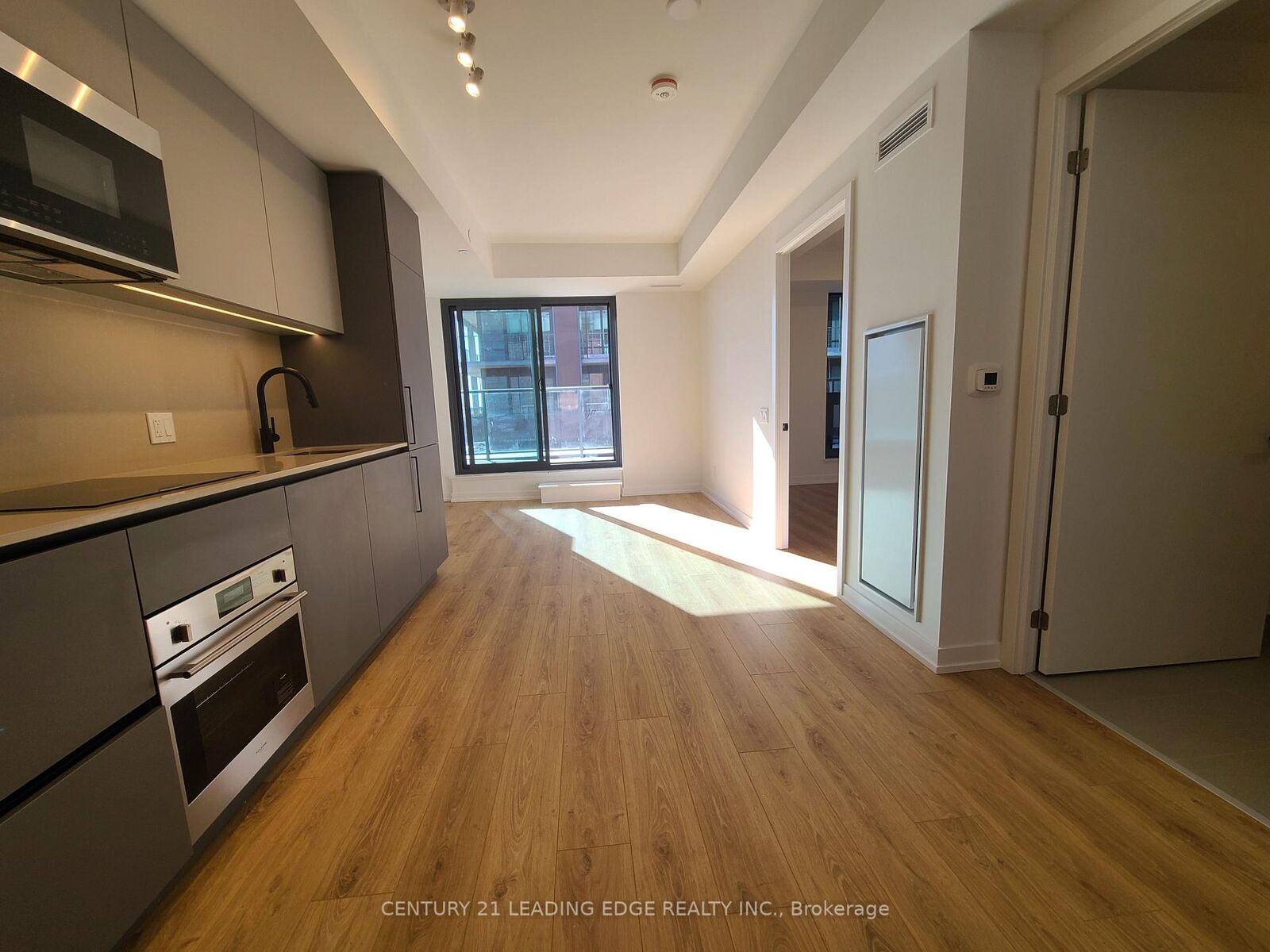 Property Photo: 35 Parliament Street 814 ON M5A 0Z5