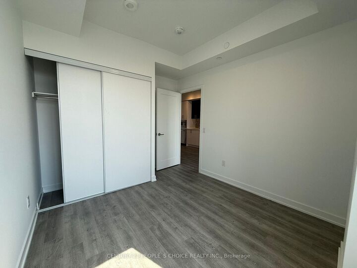 Property Photo:  5105 Hurontario Street W 1904  ON L4Z 0C9 