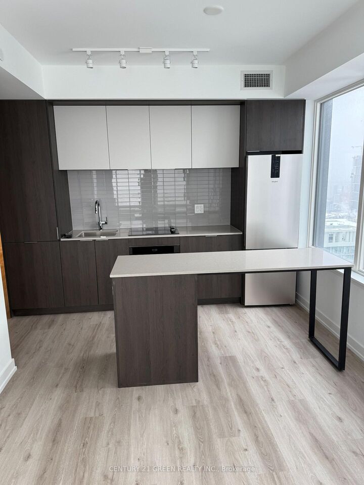 Property Photo:  395 Square One Drive 3208  ON L5B 0P6 