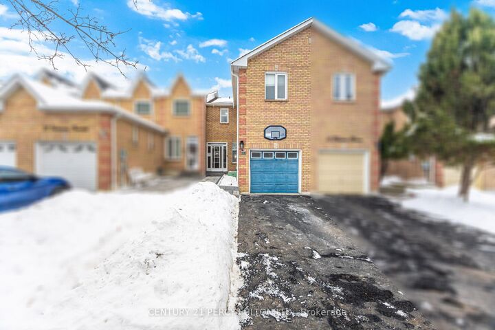 Photo de la propriété:  33 Farmers Avenue  ON L1T 3T1 